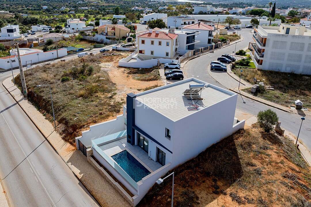 Villa in Mexilhoeira Grande, Algarve, Portugal 3 - 16816018