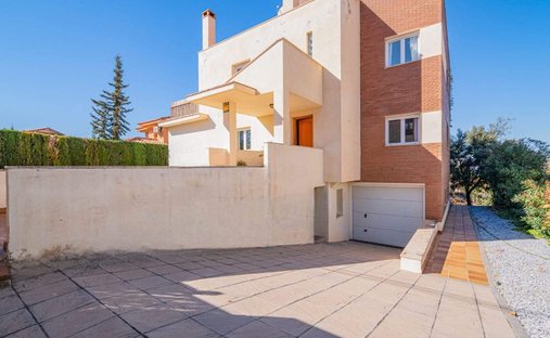 Villa in La Zubia, Andalusia, Spain 1