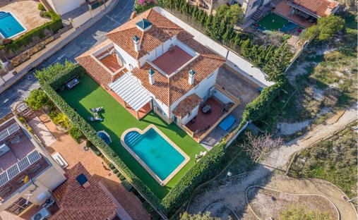 Villa in Xixona / Jijona, Valencian Community, Spain 1