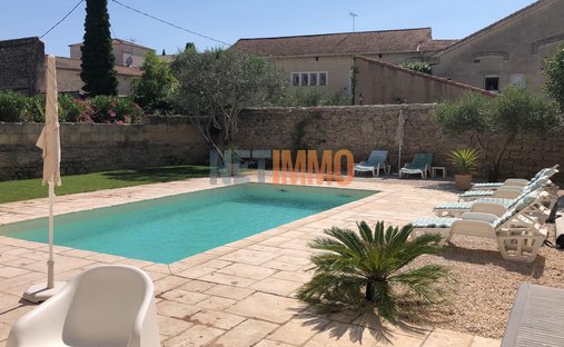 Sale Of Equestrian Estate Aimargues, 260m² 6 Rooms 1,050,000€ With Swimming Pool