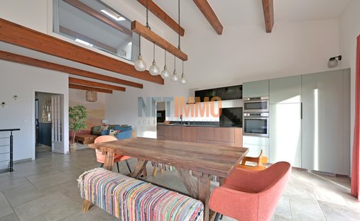 Sale Of Equestrian Estate Aimargues, 260m² 6 Rooms 1,050,000€ With Swimming Pool