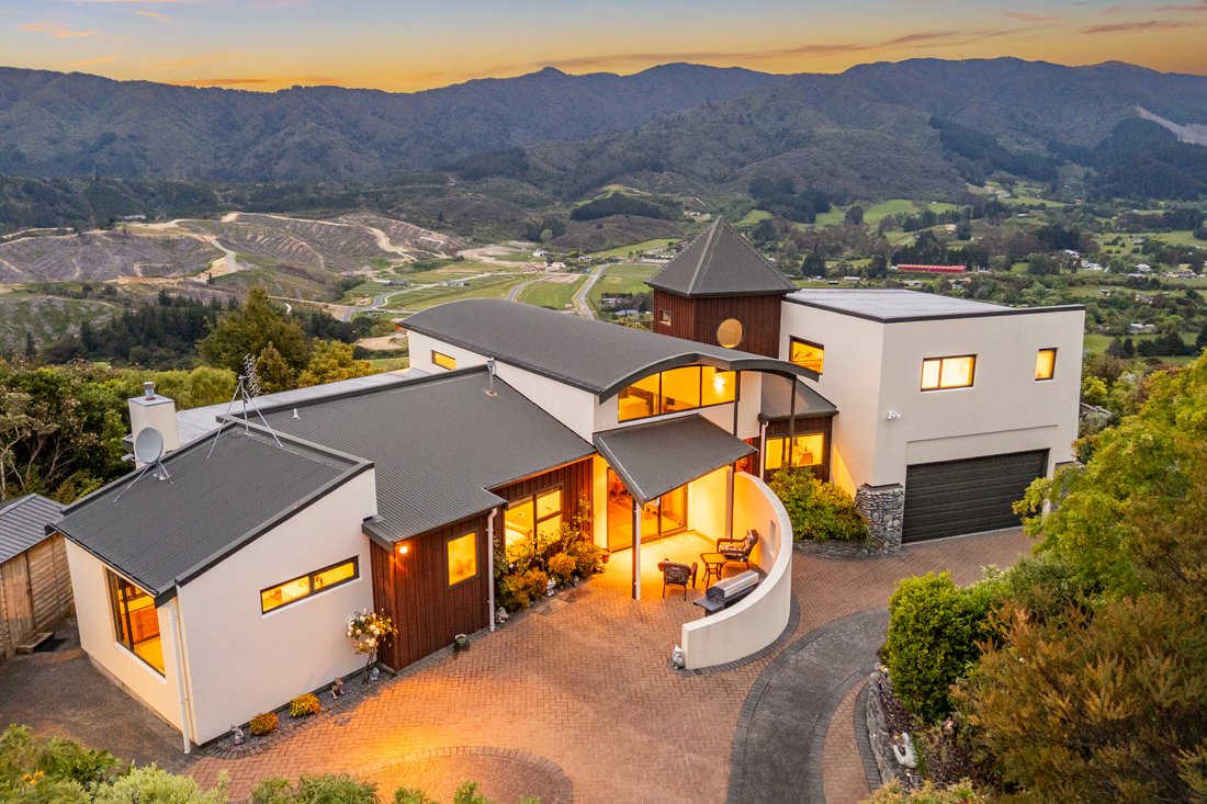 Upper Hutt, Wellington, New Zealand 5 - 16936091