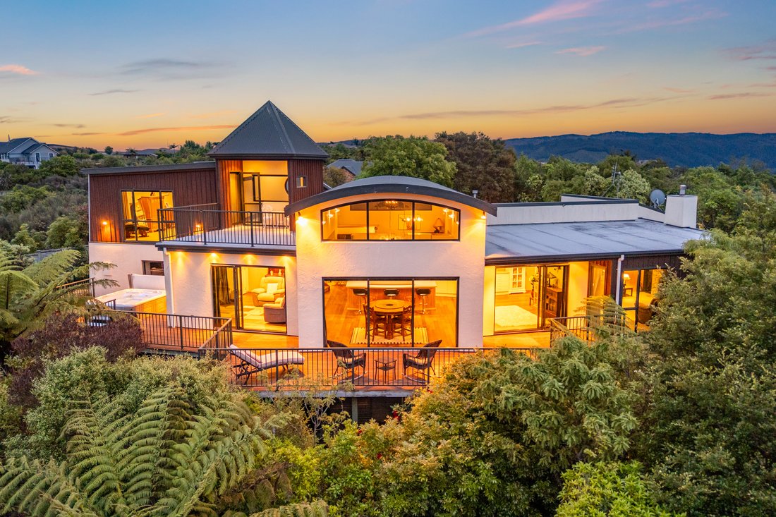 Upper Hutt, Wellington, New Zealand 1 - 16936091