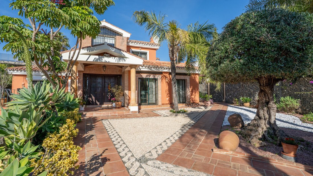 Villa in Nueva Andalucía, Marbella, Spanien 3 - 16935861