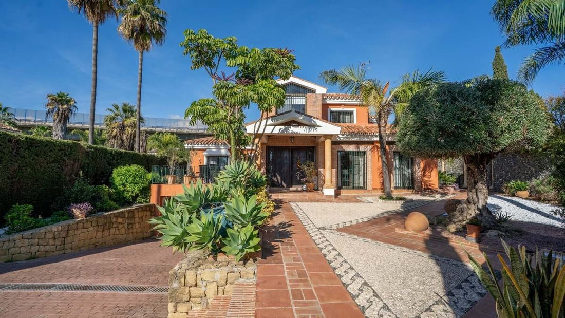 Villa in Nueva Andalucía, Marbella, Spanien 1 - 16935861