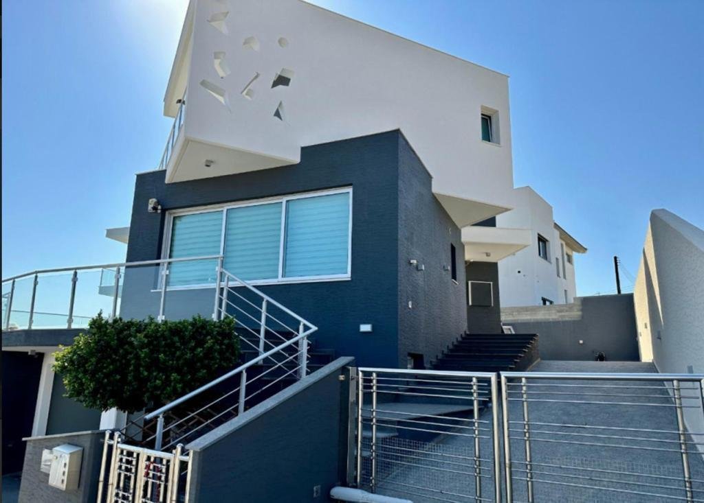 Villa in Agios Athanasios, Limassol, Cyprus 1 - 16937005