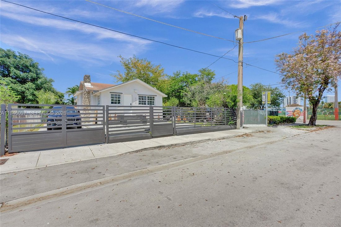 House in Miami, Florida, United States 5 - 16937061
