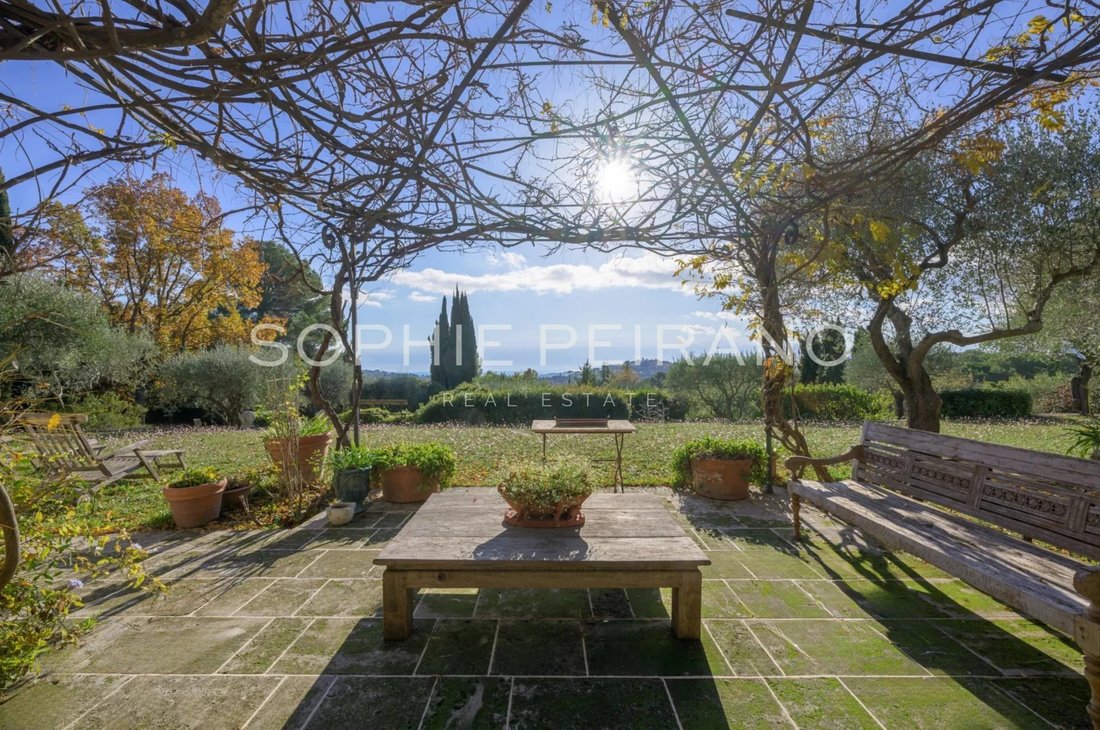 Villa in Mougins, Provence-Alpes-Côte d'Azur, France 2 - 16937385
