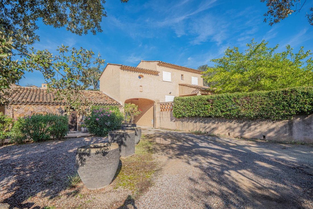 House in Le Plan-de-la-Tour, Provence-Alpes-Côte d'Azur, France 2 - 15390966