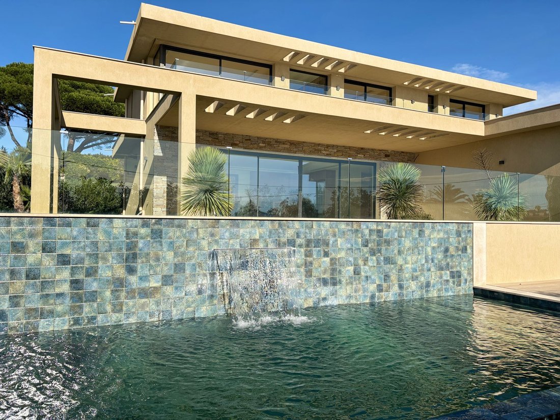 Villa in Ville-Les Saquedes-Le Bouillonnet, Sainte-Maxime, France 1 - 16936846