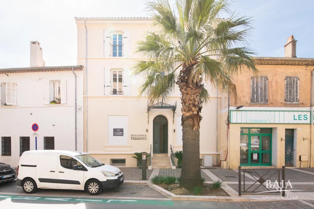 Townhouse in Ville-Les Saquedes-Le Bouillonnet, Sainte-Maxime, France 1 - 16798262