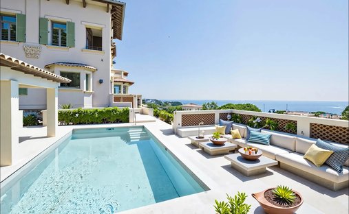 Estate in Les Issambres, Roquebrune-sur-Argens, France 1