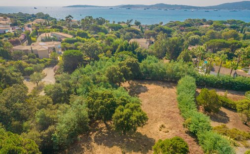 Land in Grimaud, Provence-Alpes-Côte d'Azur, France 1