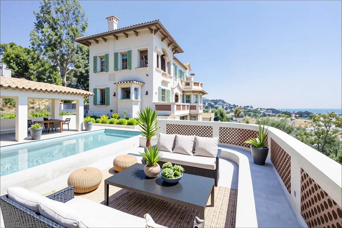 Estate in Les Issambres, Roquebrune-sur-Argens, France 2 - 16800648