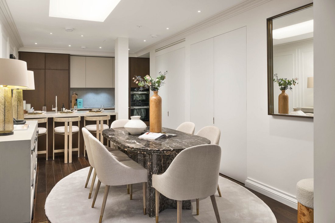 Apartment in Mayfair, Westminster, England 3 - 16584957