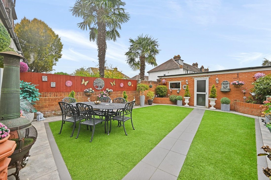 House in West Acton, Ealing, England 3 - 16939349
