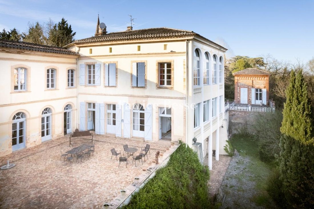 Castle in Centre Ville, Montauban, France 3 - 13602102