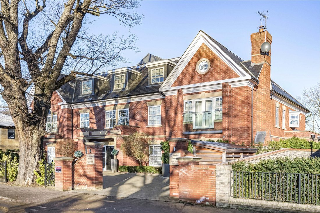 Apartment in Ferney Hill, Enfield, England 1 - 16943390