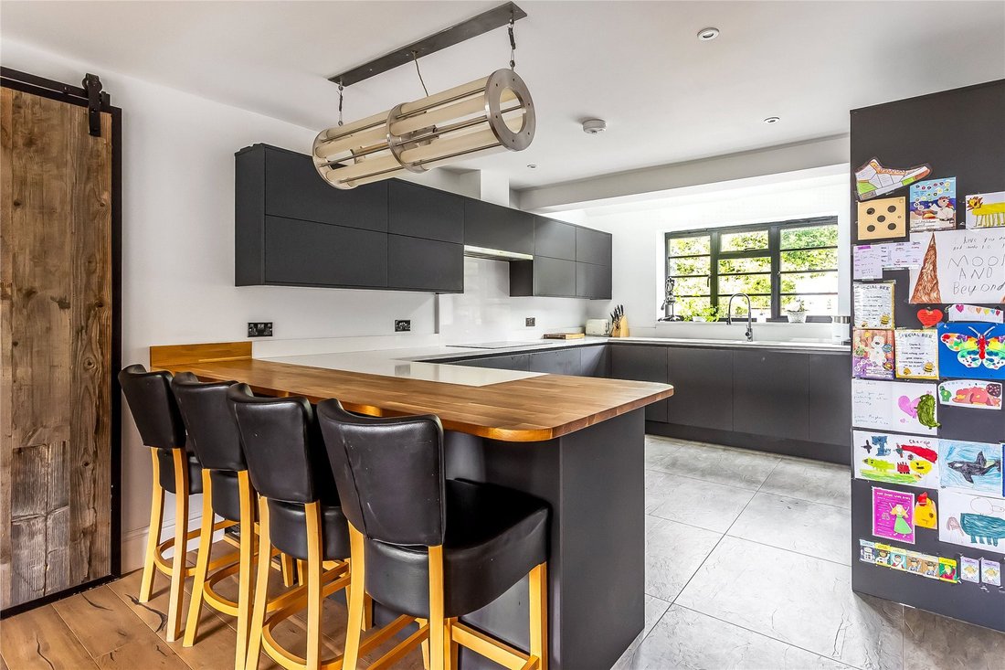 House in Hook Heath, Woking, England 5 - 16940845