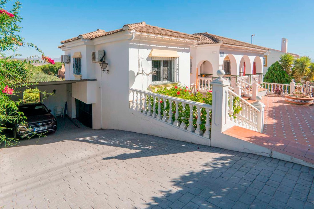 Villa in Alhaurin de la Torre, Andalusia, Spain 4 - 16940128
