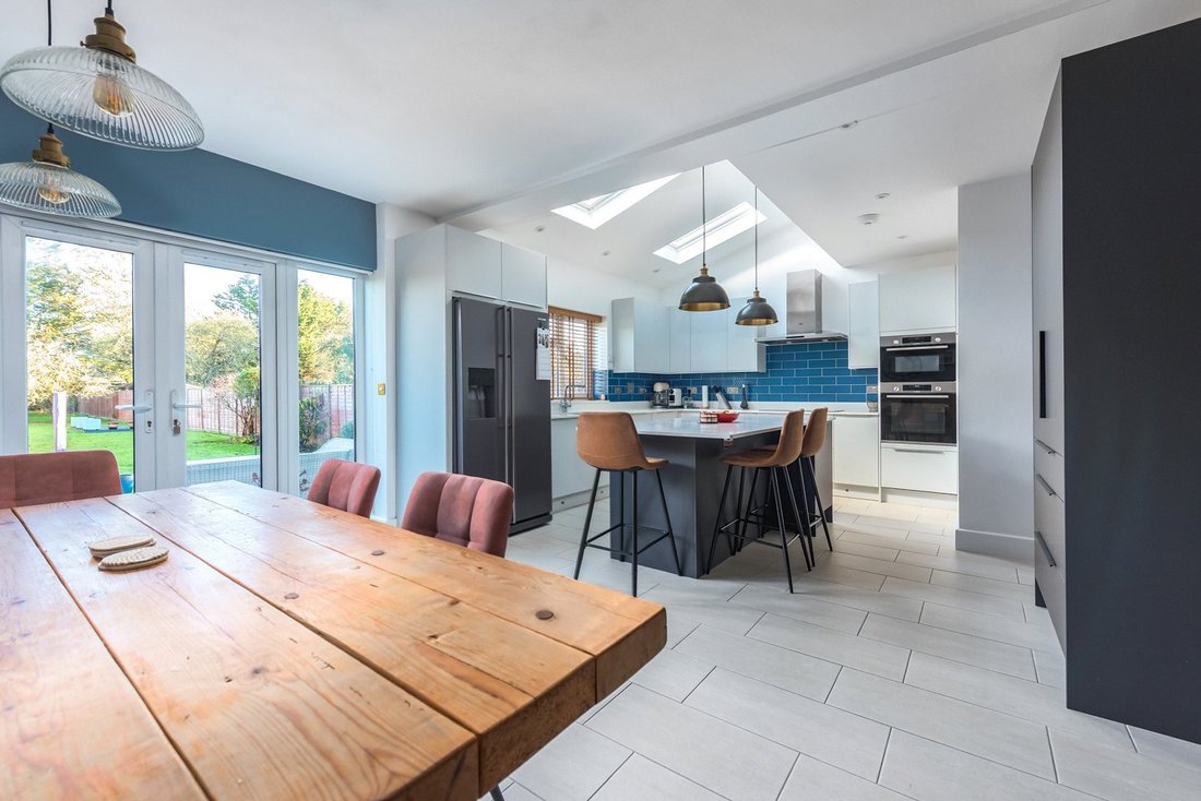 House in Staines, England 2 - 16940320