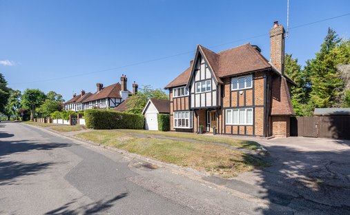 House in Dorking, England 1