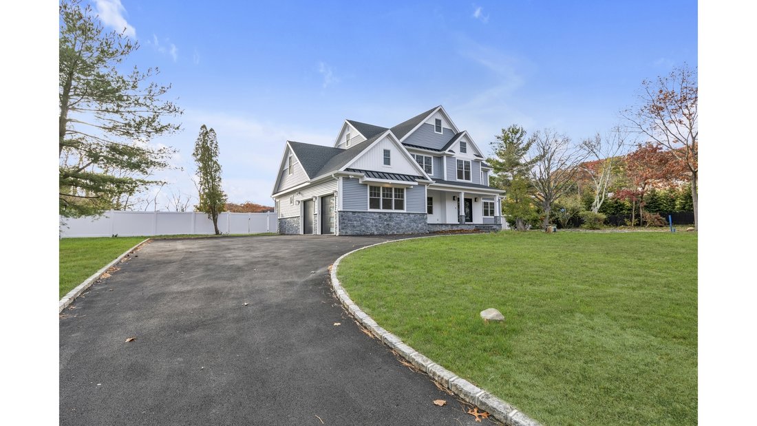 House in Huntington Station, New York, United States 2 - 16781022