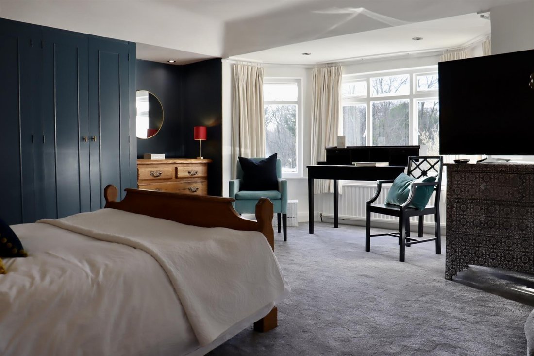 Apartment in Virginia Water, England 3 - 16939845