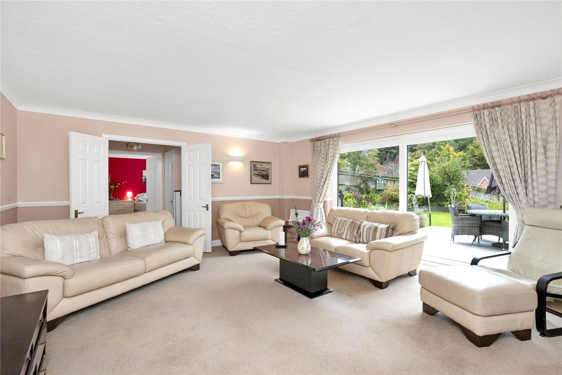 House in Headley Down, England 4 - 16940609