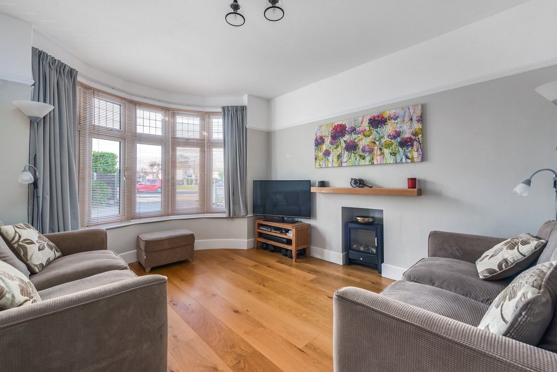 House in Staines, England 5 - 16940320