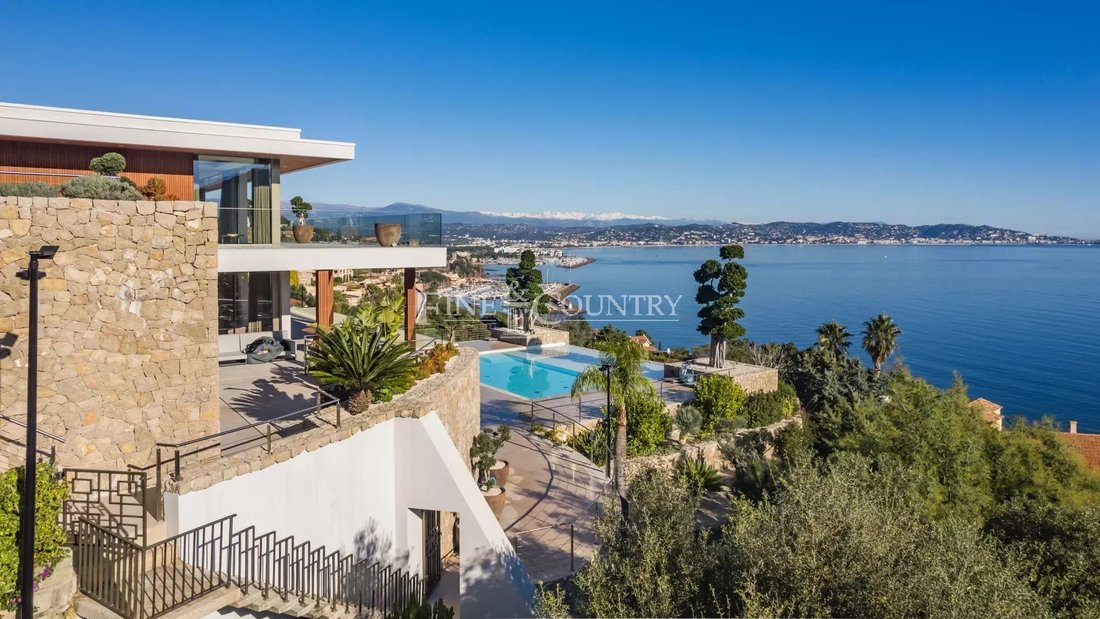 Villa in Théoule-sur-Mer, Provence-Alpes-Côte d'Azur, France 2 - 16940330