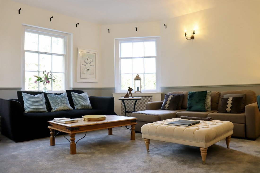 Apartment in Virginia Water, England 2 - 16939845