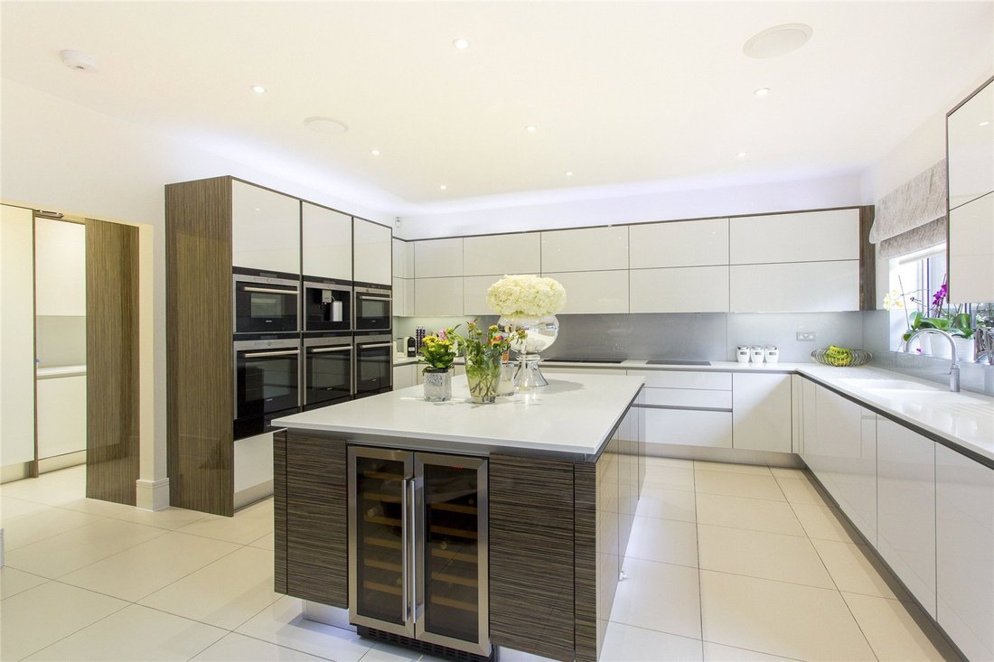 House in Bushey Heath, Hertsmere, England 5 - 16943354