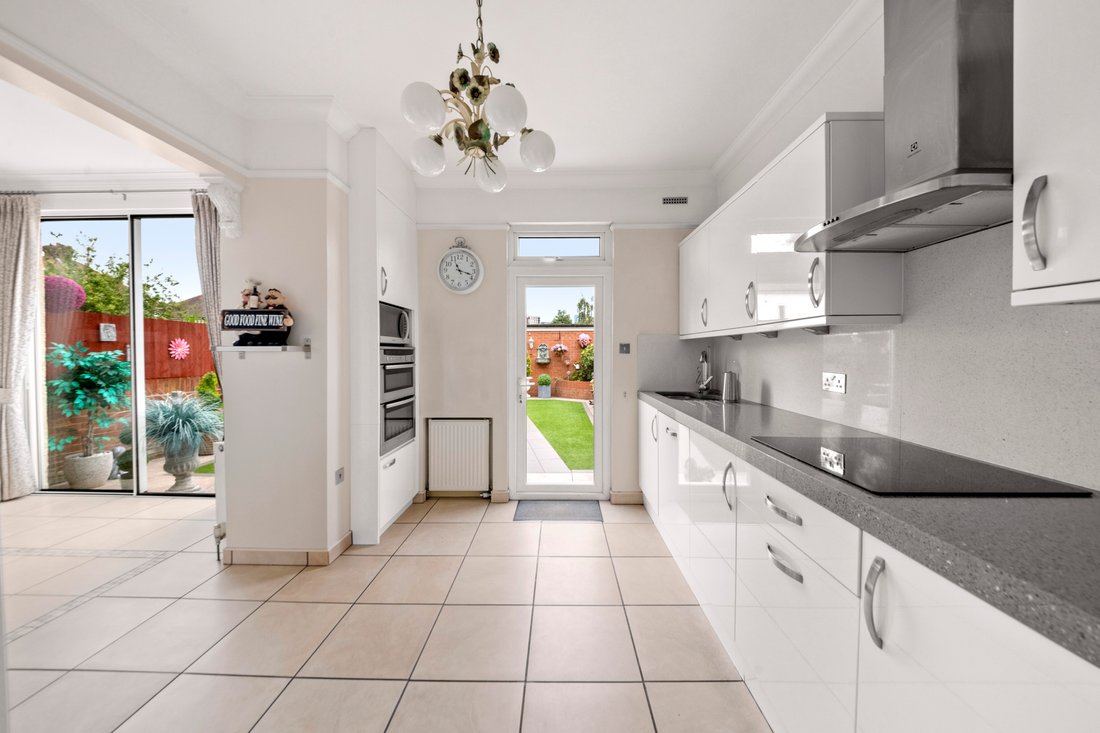 House in West Acton, Ealing, England 2 - 16939200