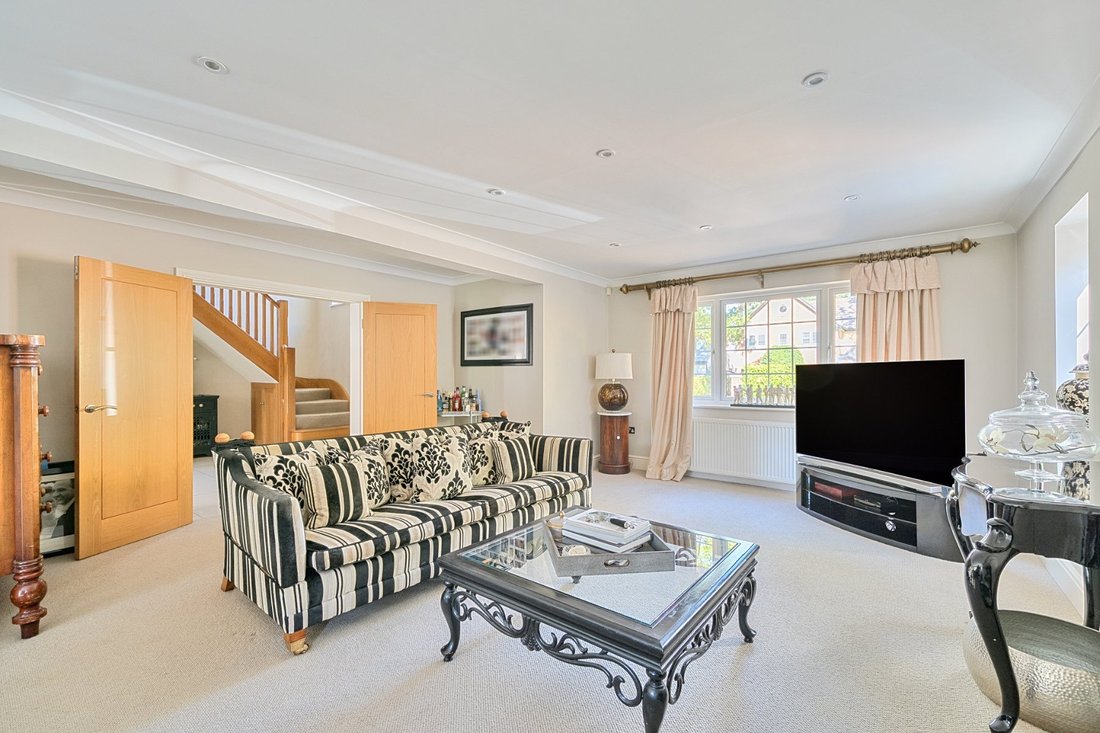 House in Pyrford Green, Woking, England 2 - 16940544