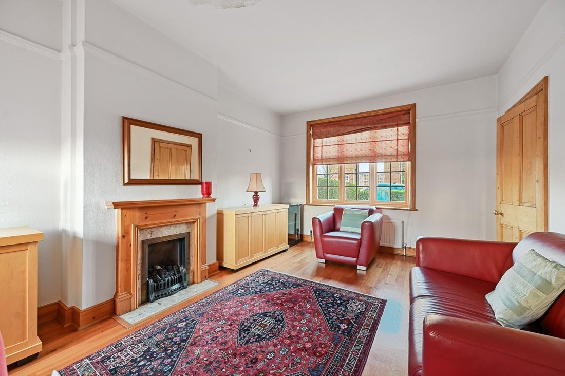 House in Ealing (London Borough of Ealing), Ealing, England 2 - 16939482