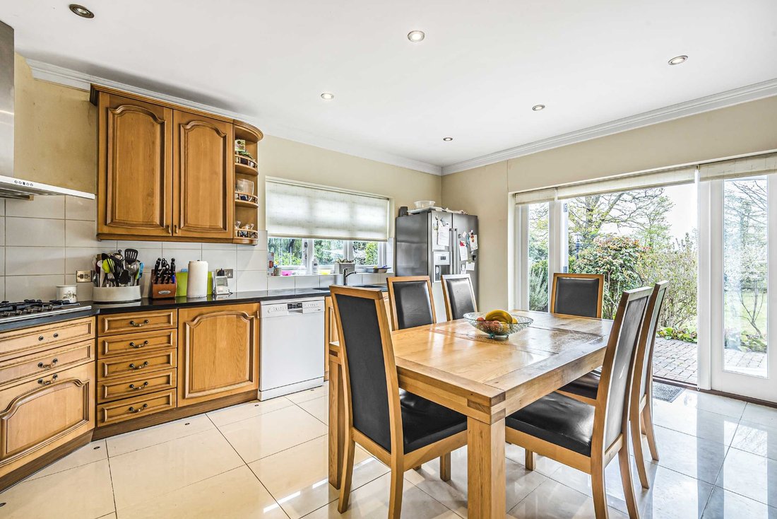 House in Hertsmere, England 4 - 16943006