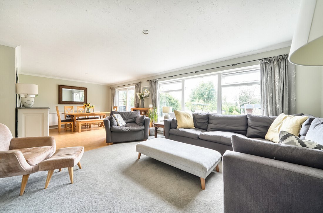 House in Liphook (Bramshott and Liphook), Liphook, England 2 - 16941633