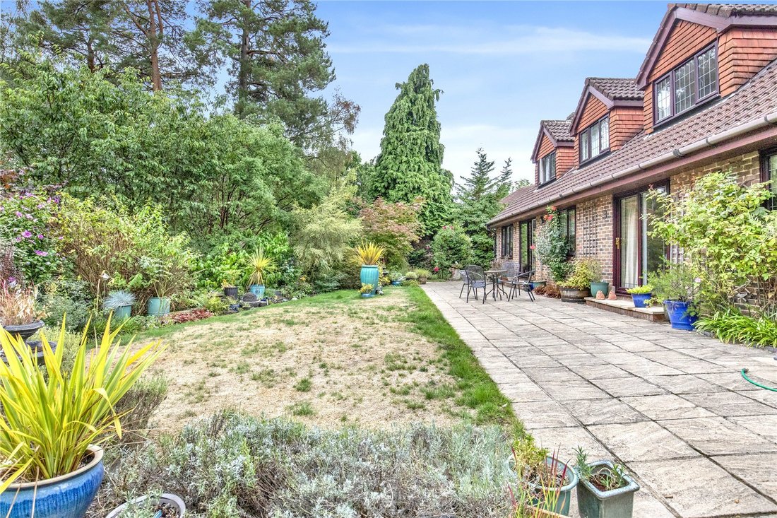 House in Bordon, Whitehill, England 2 - 16940061
