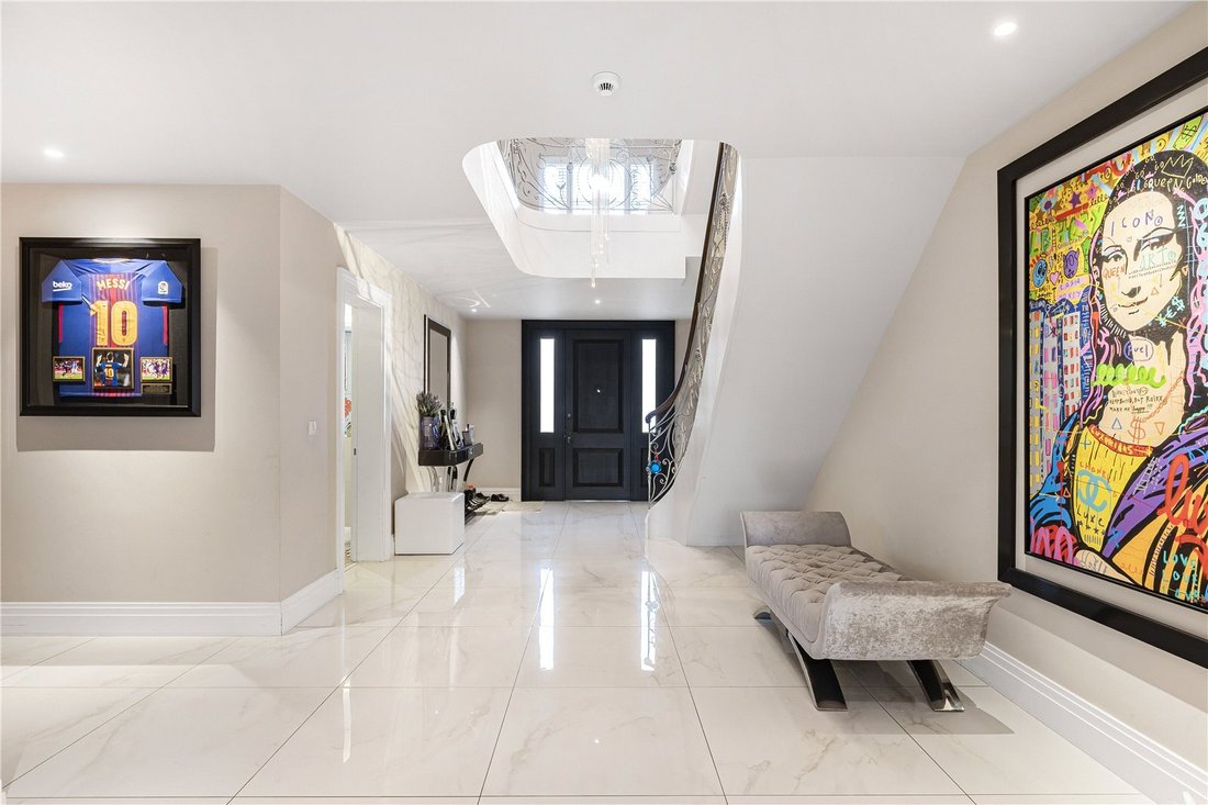 House in Barnet, England 3 - 16943327