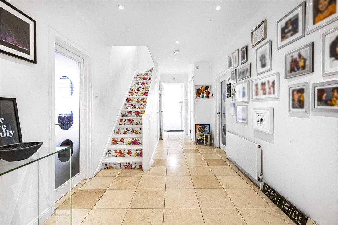 House in Oakwood, Enfield, England 3 - 16943099