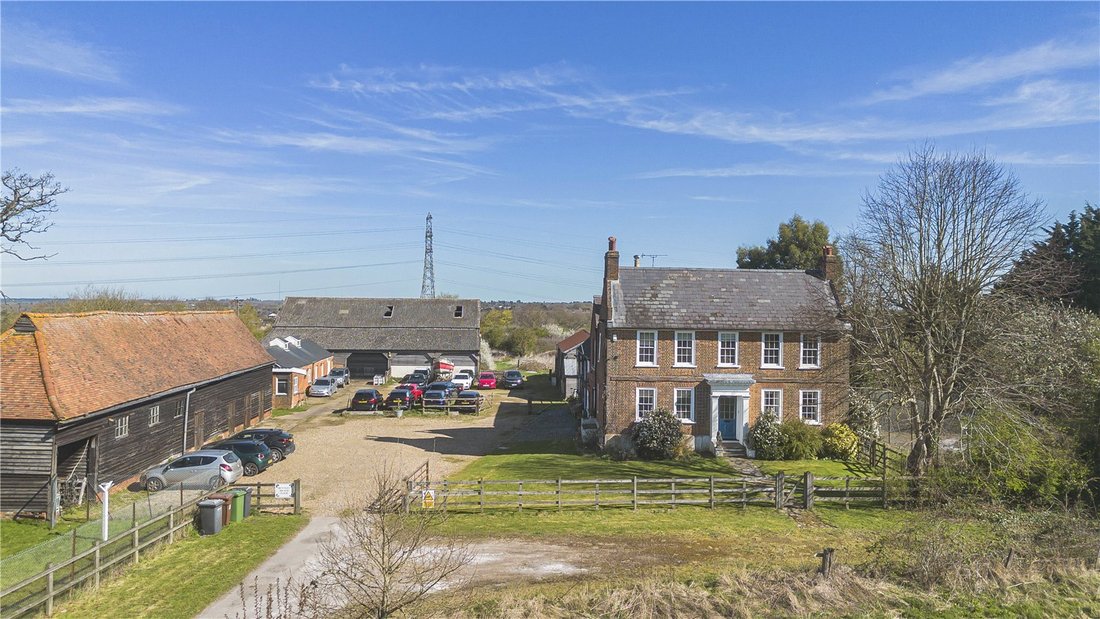 House in Hertsmere, England 3 - 16942777