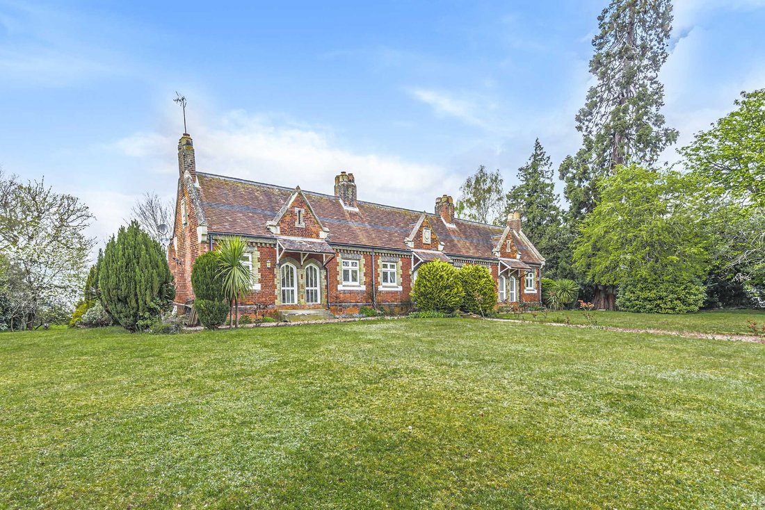 House in Hertsmere, England 1 - 16943006