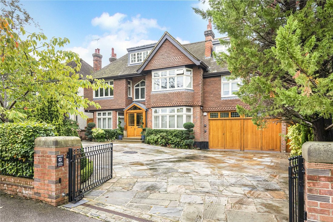 House in Barnet, England 1 - 16942921