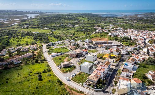 Apartment in Mexilhoeira Grande, Algarve, Portugal 1