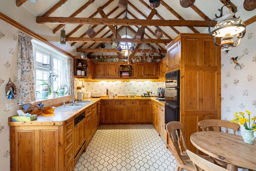 House in Dorking, England 3 - 16941623