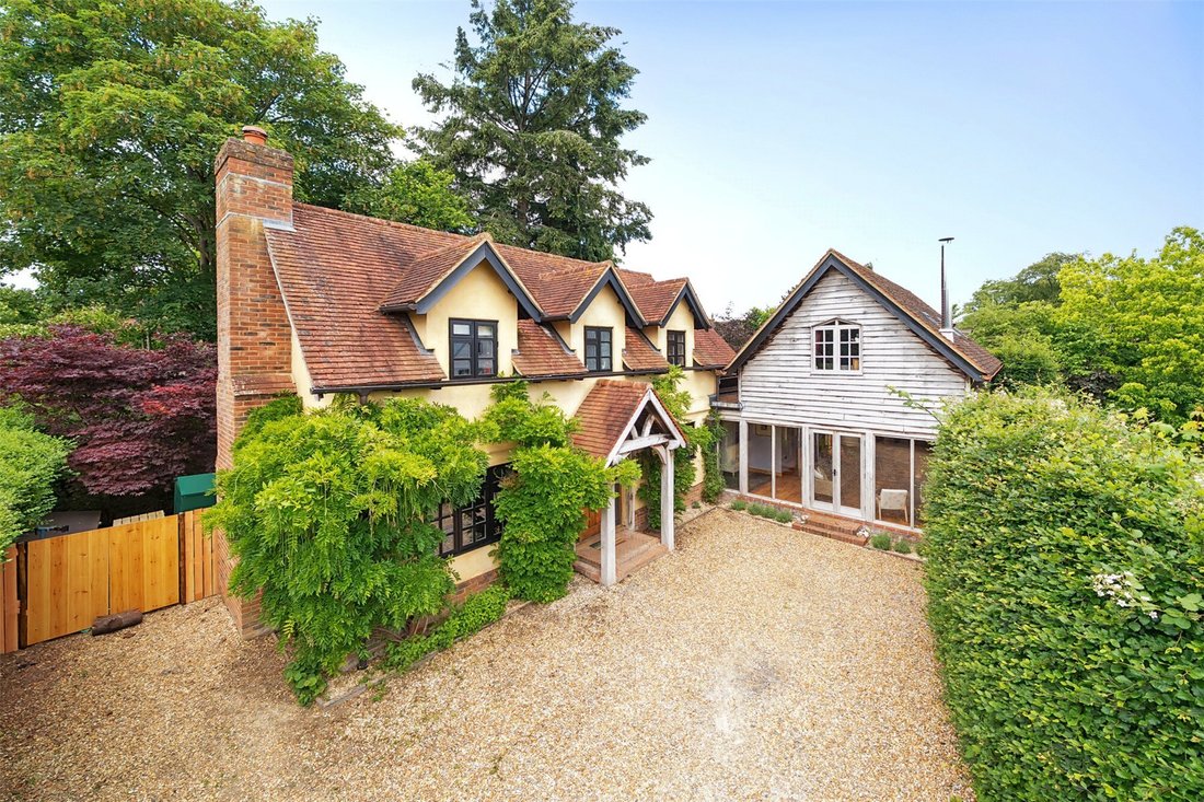 House in Liphook (Bramshott and Liphook), Liphook, England 2 - 16941477