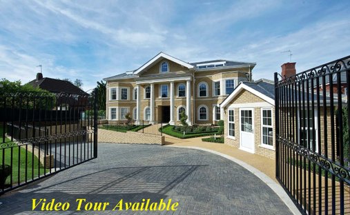Penthouse in Cockfosters, Enfield, England 1