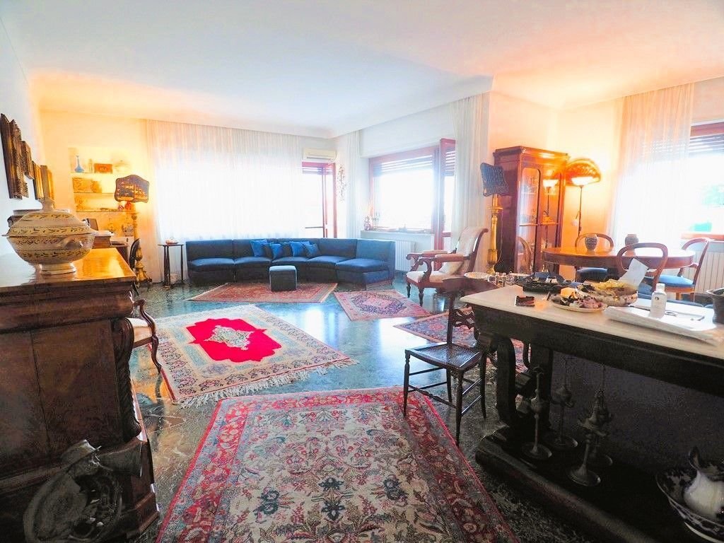Apartment in Chiaia, Naples, Campania 1 - 16651425