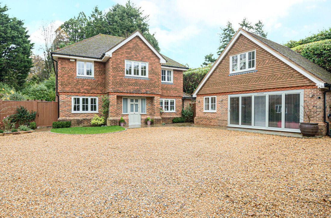House in Almshouse Common, Beacon Hill, England 1 - 16940663